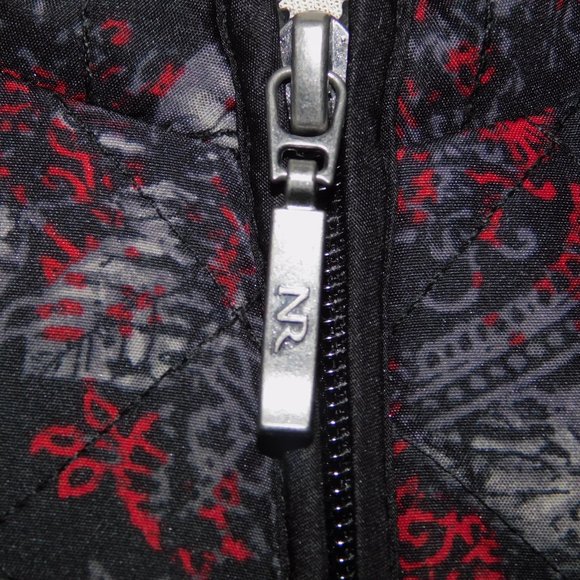 Northern Reflections Womens M Red Black Gray Roses Quilted Full Zip Vest - Picture 4 of 11